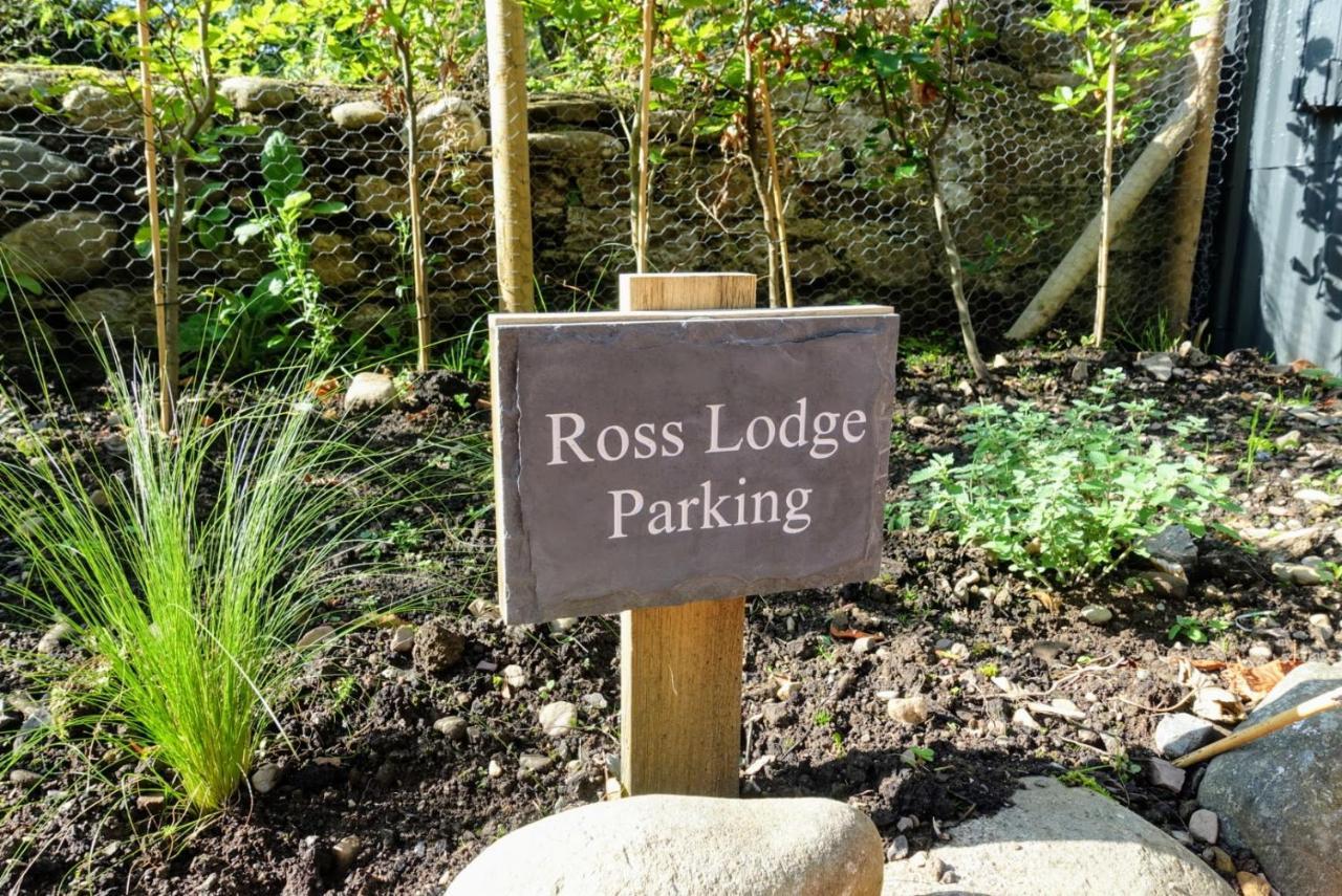 Ross Lodge Комри Екстериор снимка